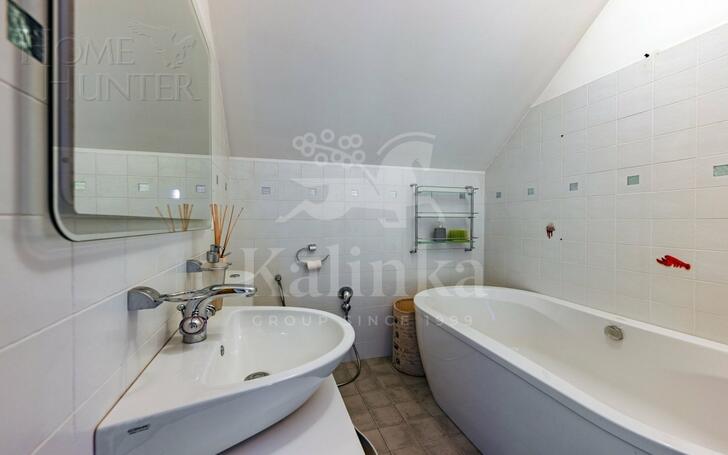 2-этажный коттедж 2 500 м² с отделкой