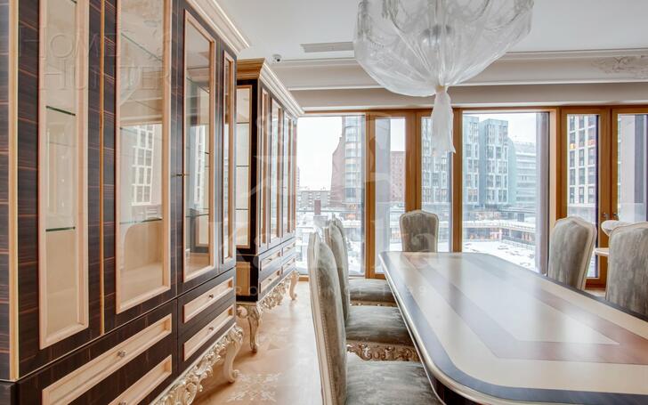 4-КОМН. КВАРТИРА С ОТДЕЛКОЙ 200 М² НА 3 ЭТАЖЕ