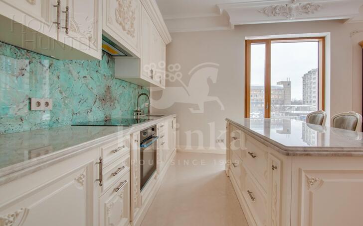 4-КОМН. КВАРТИРА С ОТДЕЛКОЙ 200 М² НА 3 ЭТАЖЕ