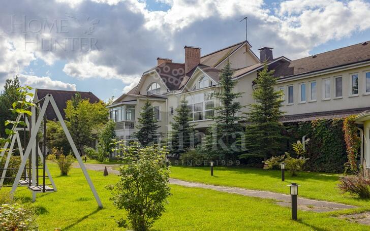 2-этажный коттедж 2 500 м² с отделкой