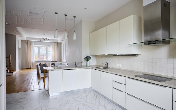3-этажный таунхаус 270 м² с отделкой
