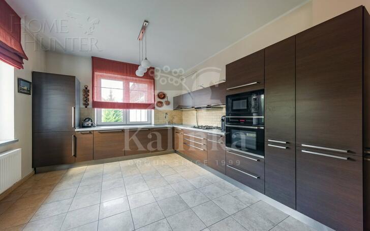 2-этажный коттедж 2 500 м² с отделкой