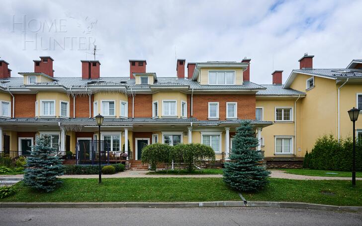3-этажный таунхаус 270 м² с отделкой