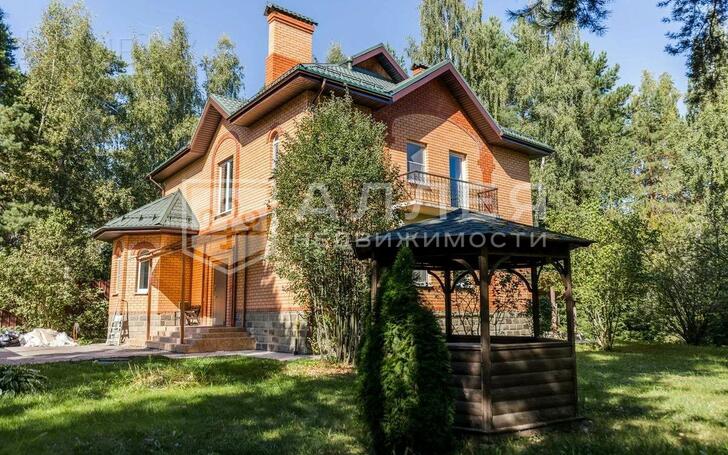 2-этажный коттедж 370 м² с отделкой