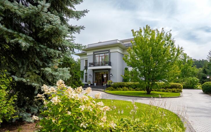3-этажный коттедж 1 315 м² с отделкой