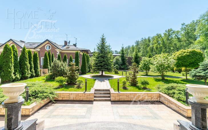 2-этажный коттедж 1 580 м² без отделки