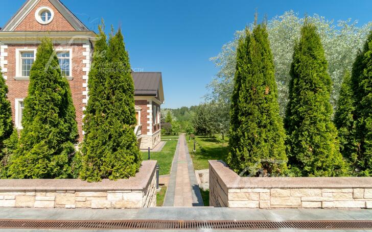 2-этажный коттедж 1 580 м² без отделки