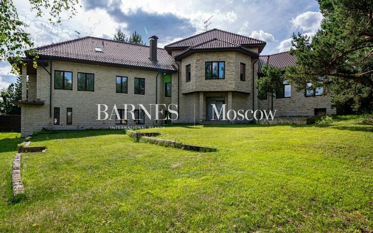 2-этажный коттедж 635.2 м² без отделки