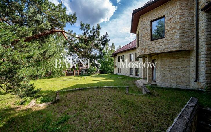 2-этажный коттедж 635.2 м² без отделки