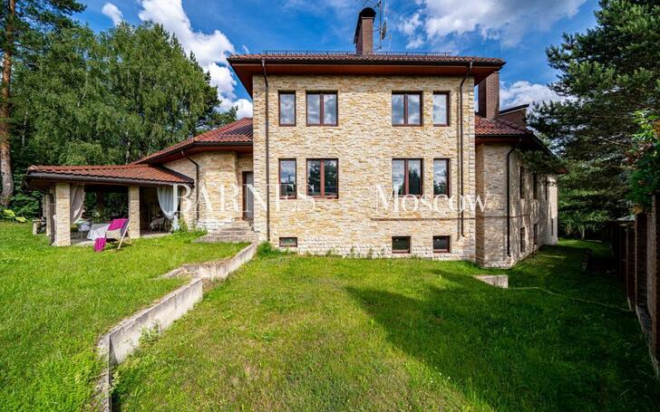 2-этажный коттедж 635.2 м² без отделки