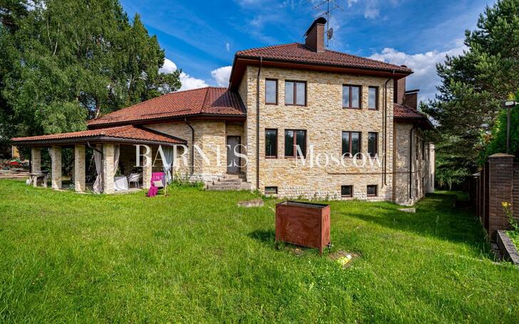 2-этажный коттедж 635.2 м² без отделки