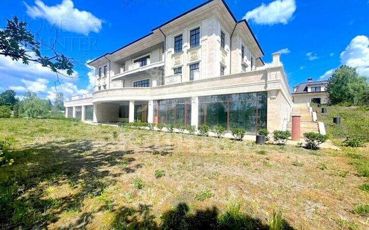 КОТТЕДЖ 3 600 м² без отделки