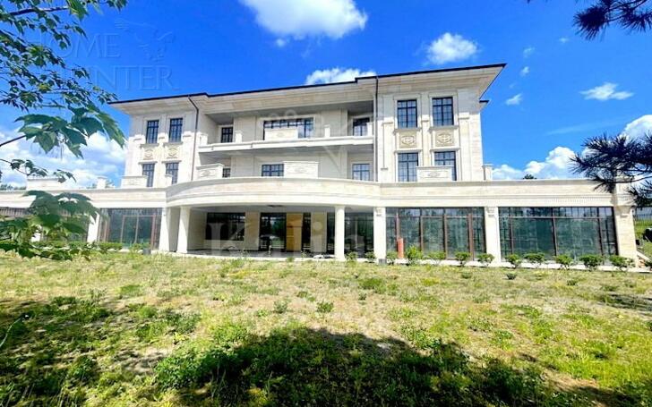 КОТТЕДЖ 3 600 м² без отделки