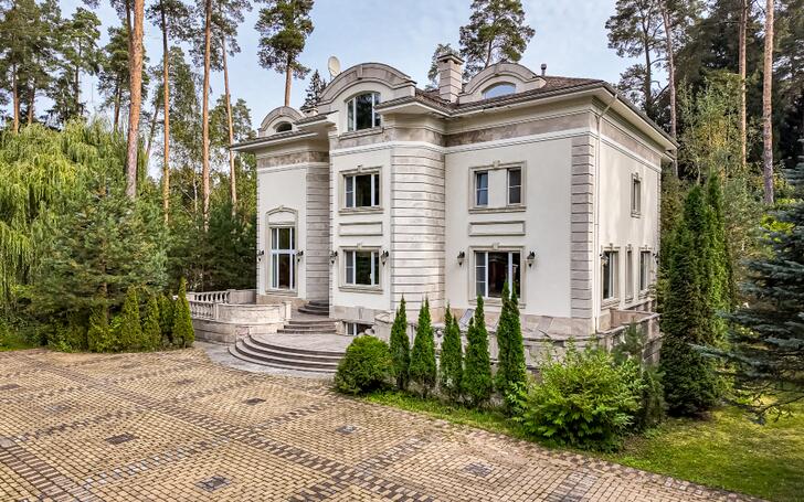 2-этажный коттедж 696 м² с отделкой