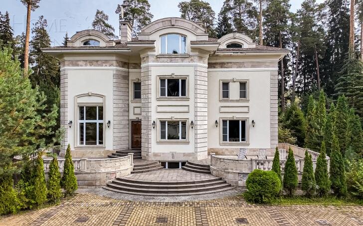 2-этажный коттедж 696 м² с отделкой