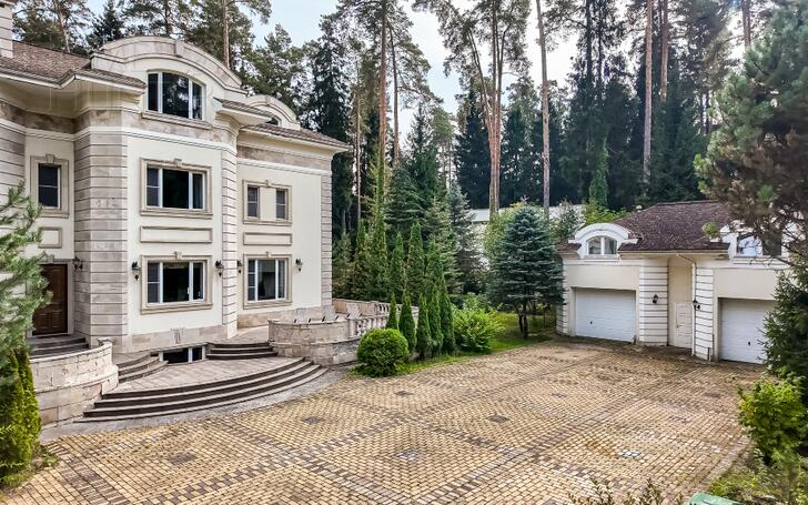 2-этажный коттедж 696 м² с отделкой