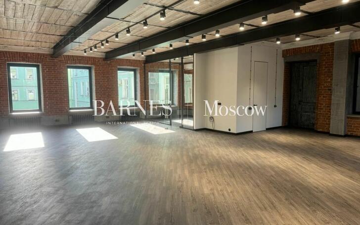 2-КОМН. КВАРТИРА С ОТДЕЛКОЙ 130 М² НА 3 ЭТАЖЕ