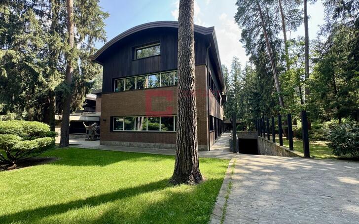 2-этажный коттедж 1 400 м² с отделкой