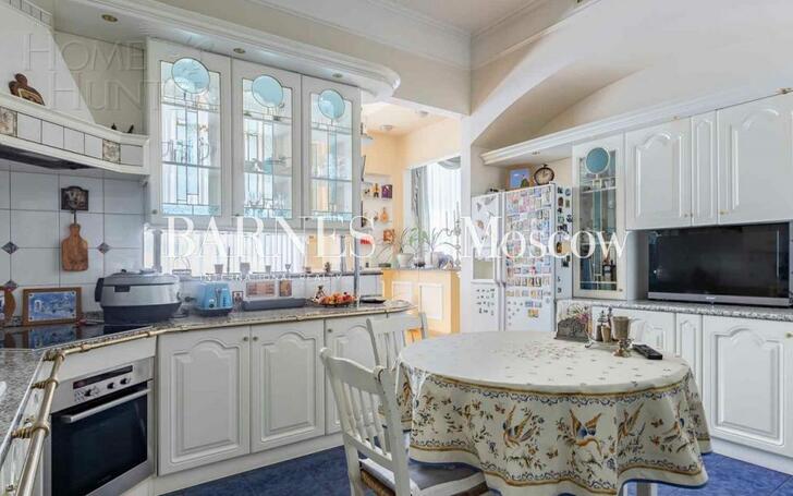 5-КОМН. КВАРТИРА С ОТДЕЛКОЙ 220 М² НА 4 ЭТАЖЕ