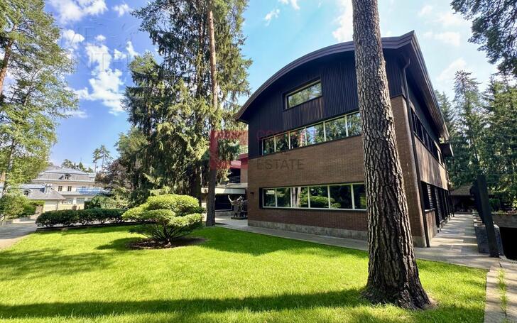 2-этажный коттедж 1 400 м² с отделкой