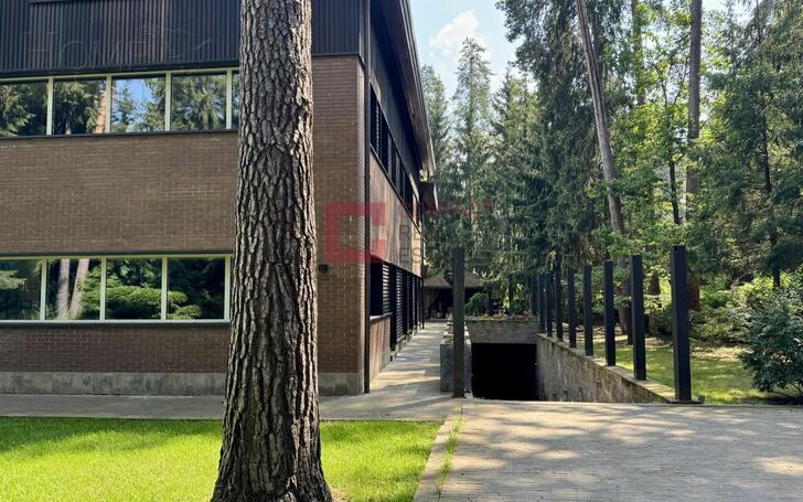 2-этажный коттедж 1 400 м² с отделкой