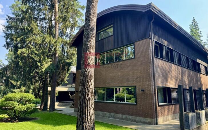 2-этажный коттедж 1 400 м² с отделкой