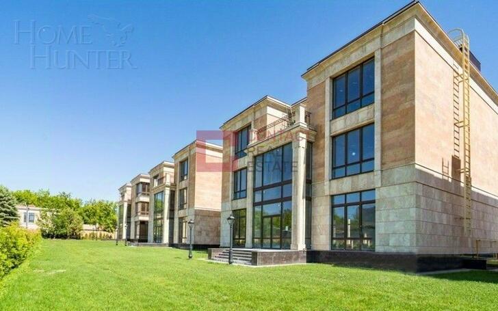 3-этажный коттедж 856 м² без отделки