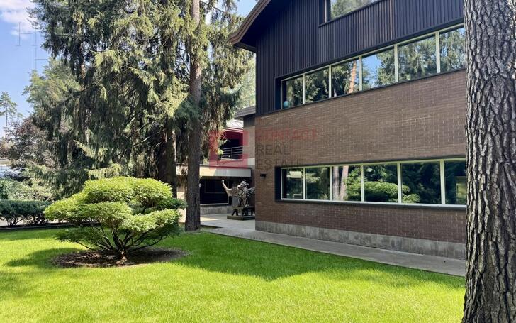 2-этажный коттедж 1 400 м² с отделкой