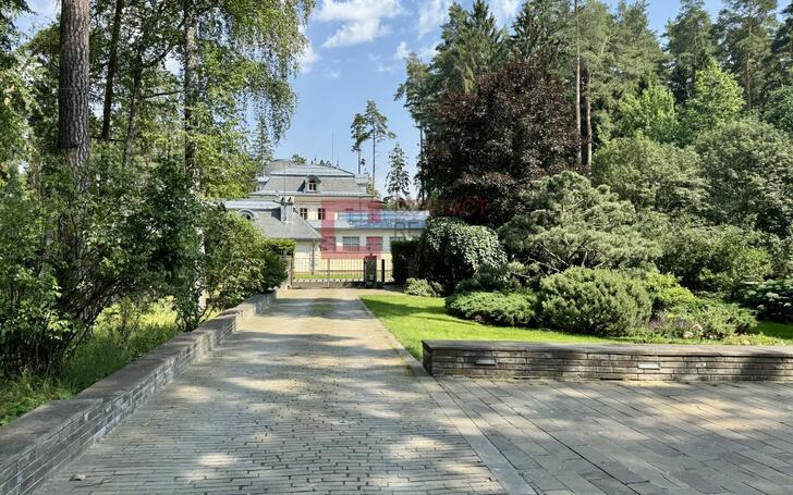 2-этажный коттедж 1 400 м² с отделкой