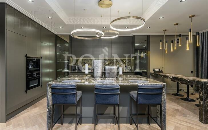 3-этажный коттедж 1 100 м² с отделкой