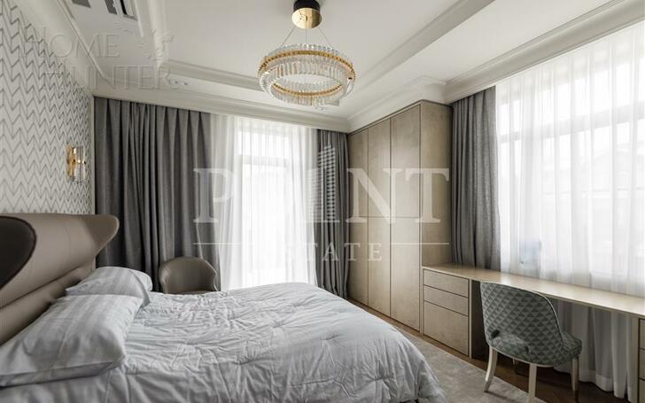 3-этажный коттедж 1 100 м² с отделкой