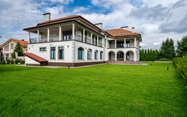 2-этажный коттедж 1 327 м² с отделкой
