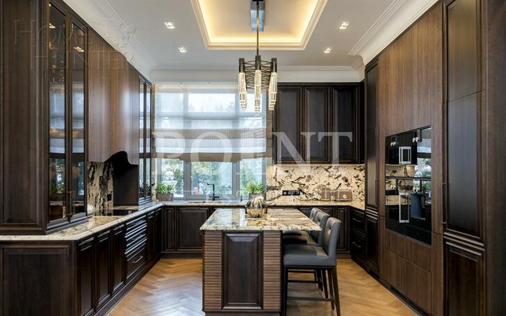 3-этажный коттедж 1 100 м² с отделкой