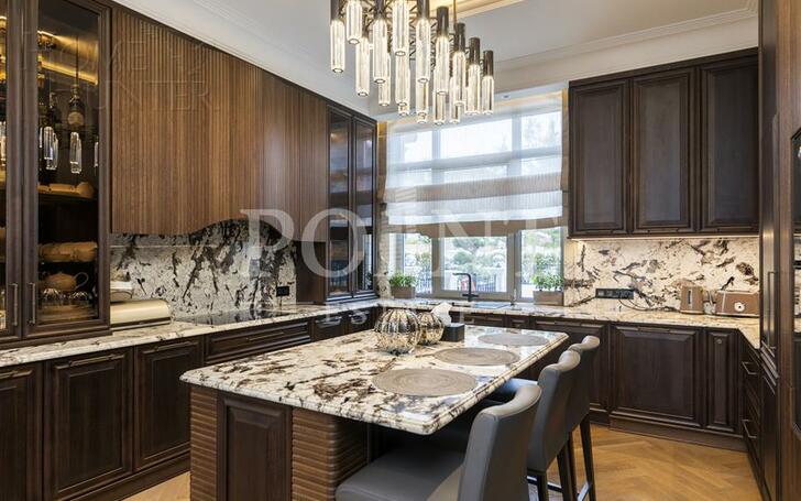 3-этажный коттедж 1 100 м² с отделкой
