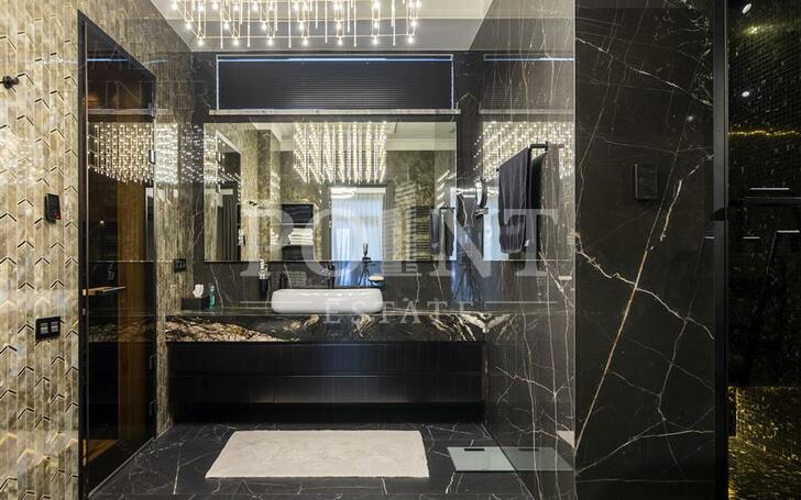 3-этажный коттедж 1 100 м² с отделкой