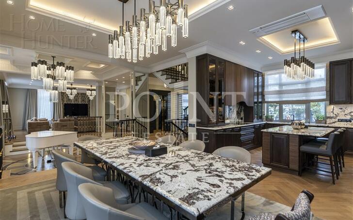 3-этажный коттедж 1 100 м² с отделкой