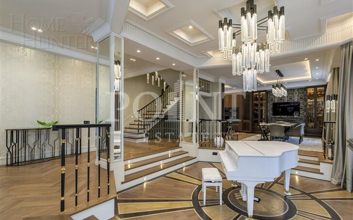 3-этажный коттедж 1 100 м² с отделкой