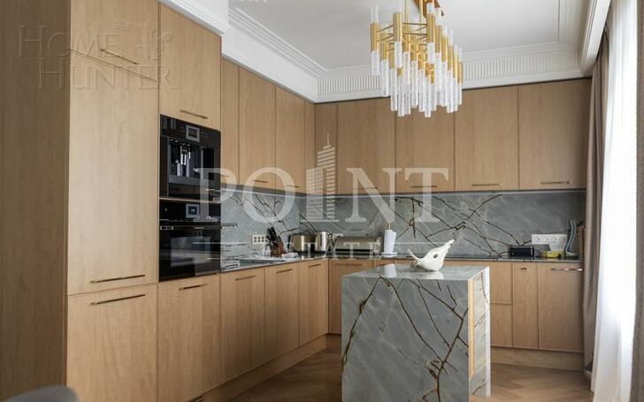 3-этажный коттедж 1 100 м² с отделкой