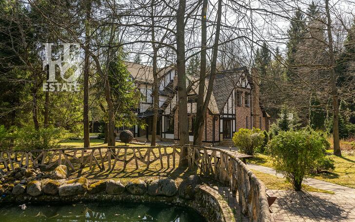 3-этажный коттедж 550 м² с отделкой