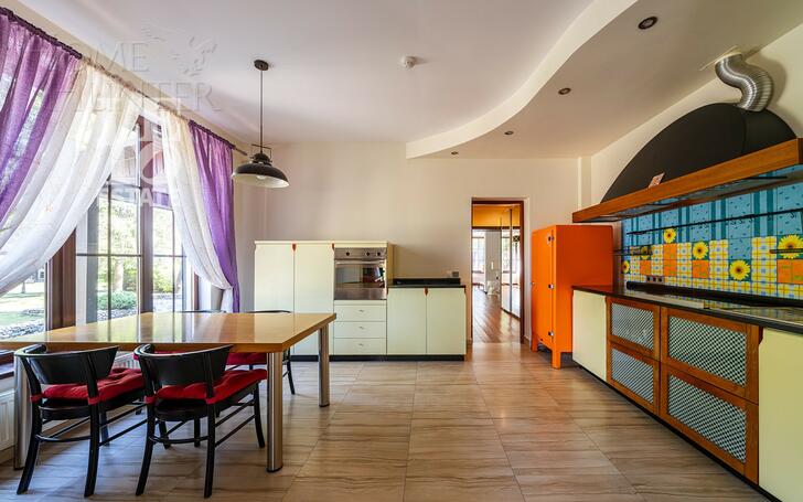 3-этажный коттедж 550 м² с отделкой
