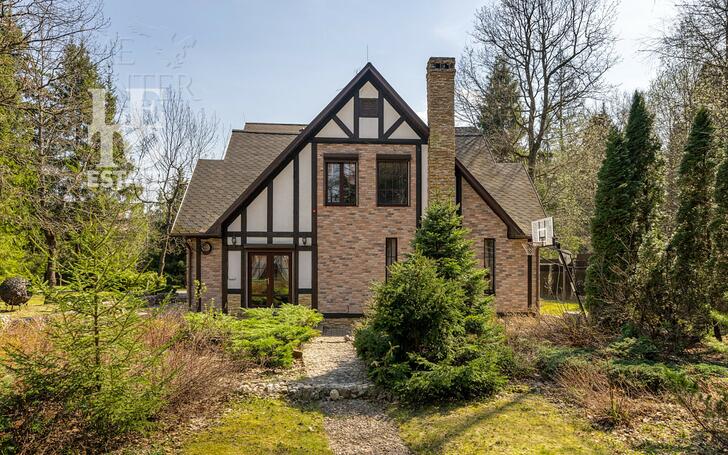 3-этажный коттедж 550 м² с отделкой