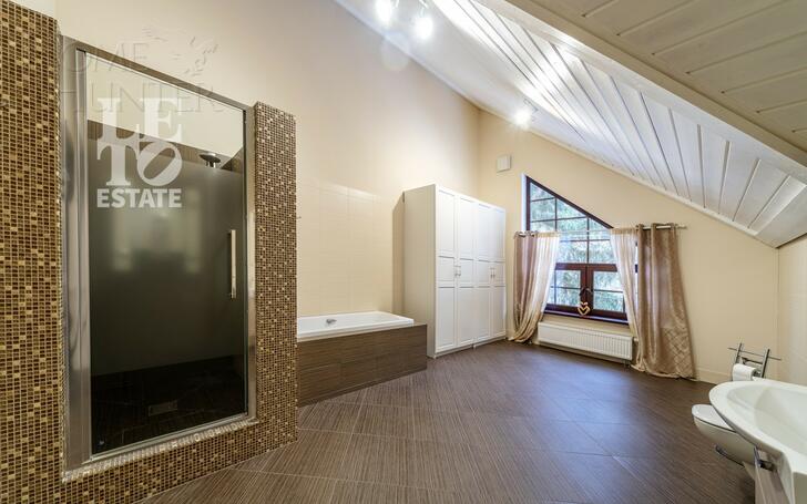 3-этажный коттедж 550 м² с отделкой