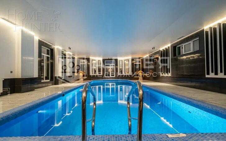 3-этажный коттедж 1 300 м² с отделкой