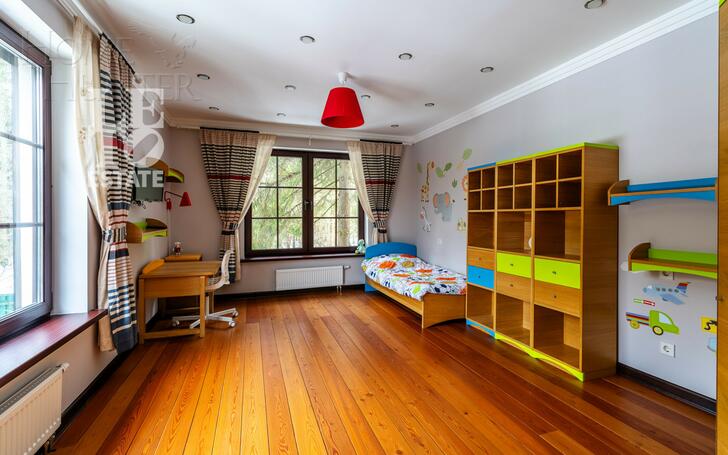 3-этажный коттедж 550 м² с отделкой