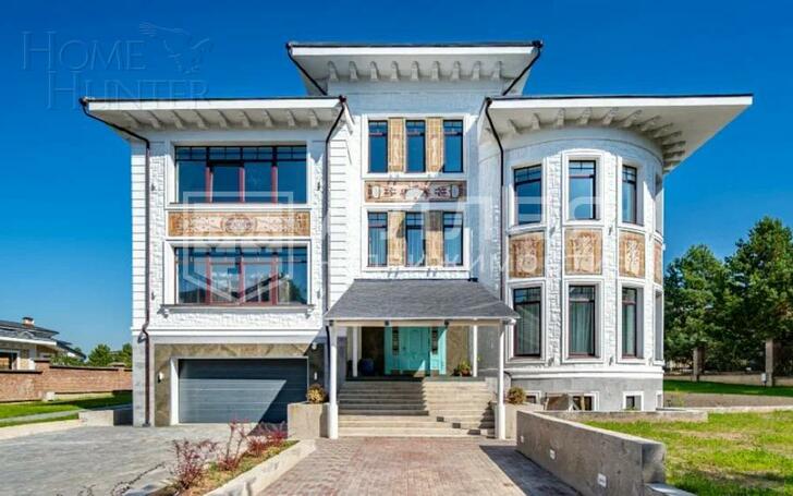 3-этажный коттедж 1 300 м² с отделкой