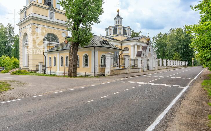 3-этажный коттедж 550 м² с отделкой