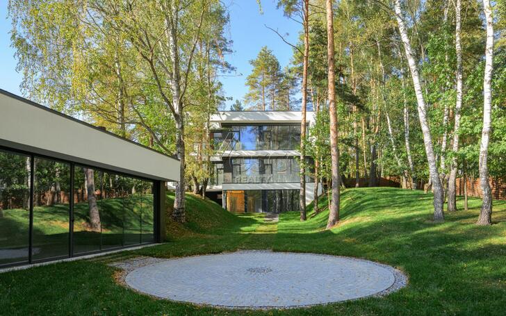 2-этажный коттедж 650 м² с отделкой