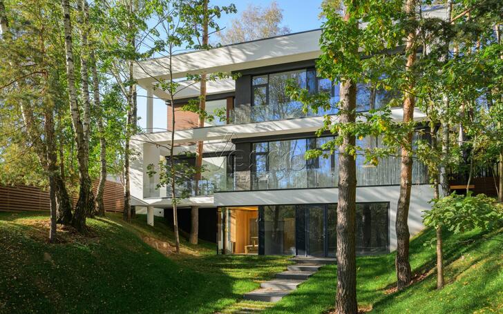 2-этажный коттедж 650 м² с отделкой