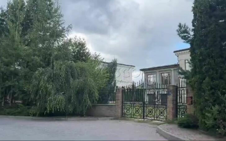 2-этажный коттедж 1 320 м² с отделкой