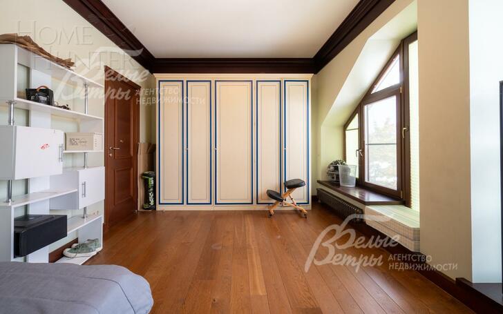 3-этажный коттедж 720 м² с отделкой